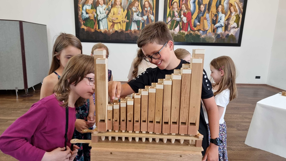 MUSIK FÜR KINDER – KINDER AN DIE ORGEL